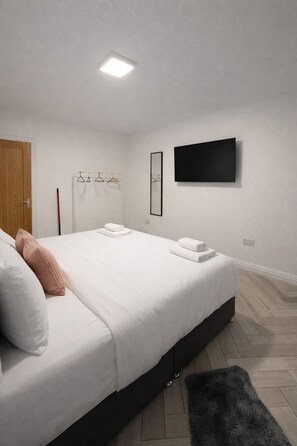 2 chambres, fer et planche à repasser, Wi-Fi gratuit, draps fournis