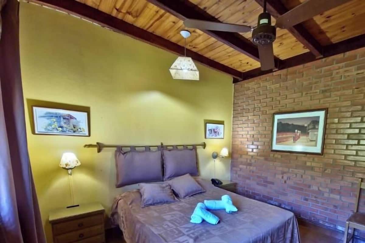 Chambre Double Supérieure, vue jardin | Coffres-forts dans les chambres, Wi-Fi gratuit