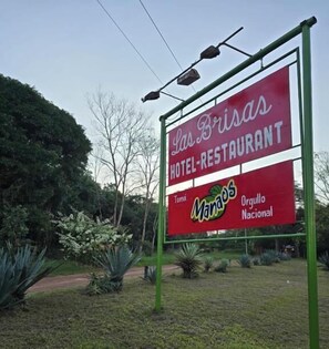 Property grounds - Hotel & Restaurant Las Brisas (Puerto Esperanza)