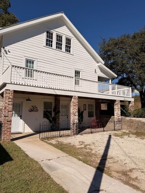 Exterior - The Phenix by Raven`s Keep (Jackson)