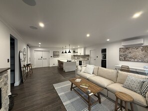 Télévision, cheminée