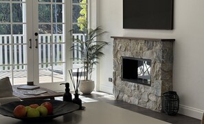 TV, fireplace