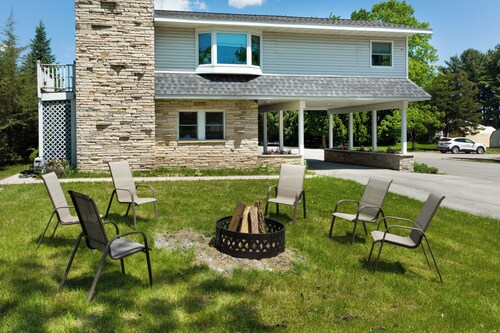 Terrific recently updated 2-bedroom hotel suite with AC in Green Lake