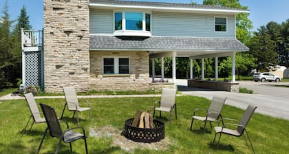 Terrific recently updated 2-bedroom hotel suite with AC in Green Lake