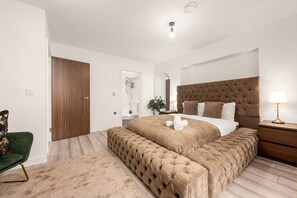 2 bedrooms, iron/ironing board, WiFi, bed sheets - The Cityside Apartment | Free Parking | Sleeps 5 (Manchester)
