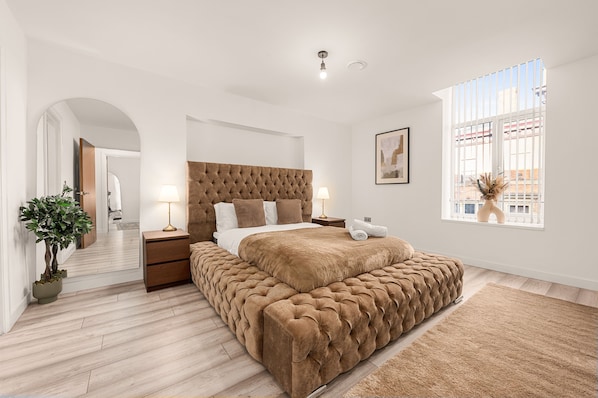 2 quartos, ferros/tábuas de passar roupa, Wi-Fi, roupa de cama