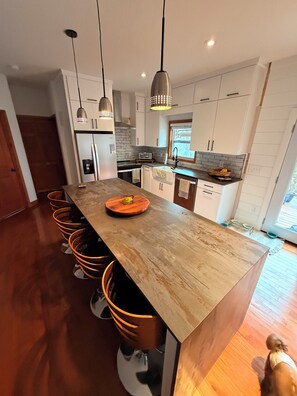 Mikroaaltouuni, uuni, liesi, astianpesukone