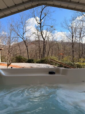 Outdoor spa tub - Mountain Escape w/ Hot Tub + Game Room  Sleeps 6 Near Lake Chatuge (Hiawassee)