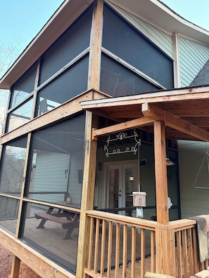 A modern house with large windows, a wooden deck, and a covered porch. - Mountain Escape w/ Hot Tub + Game Room Sleeps 6 Near Lake Chatuge (Hiawassee)