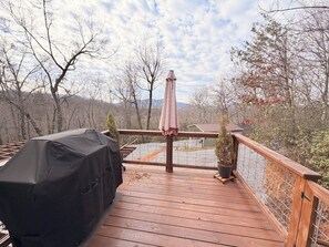 Outdoor spa tub - Mountain Escape w/ Hot Tub + Game Room  Sleeps 6 Near Lake Chatuge (Hiawassee)