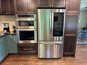 Microwave, oven, stovetop, dishwasher - Experience Stunning Sunsets & Mountain Views in a Cozy Retreat near Asheville (Fairview)