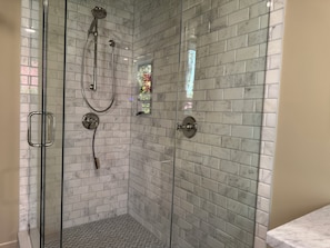 Shower, hair dryer, towels, soap - Sunsets, Mountain Views & Space to Slow Down (Fairview)