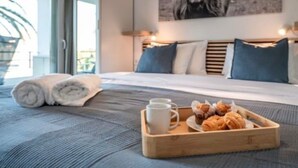 Room - Modern and cosy holiday apartment with  garden, swimming pool to enjoy vacation. (Benalmádena)