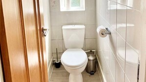 Handtücher, Seife, Shampoo, Toilettenpapier