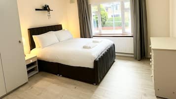 2 bedrooms, iron/ironing board, free WiFi, bed sheets