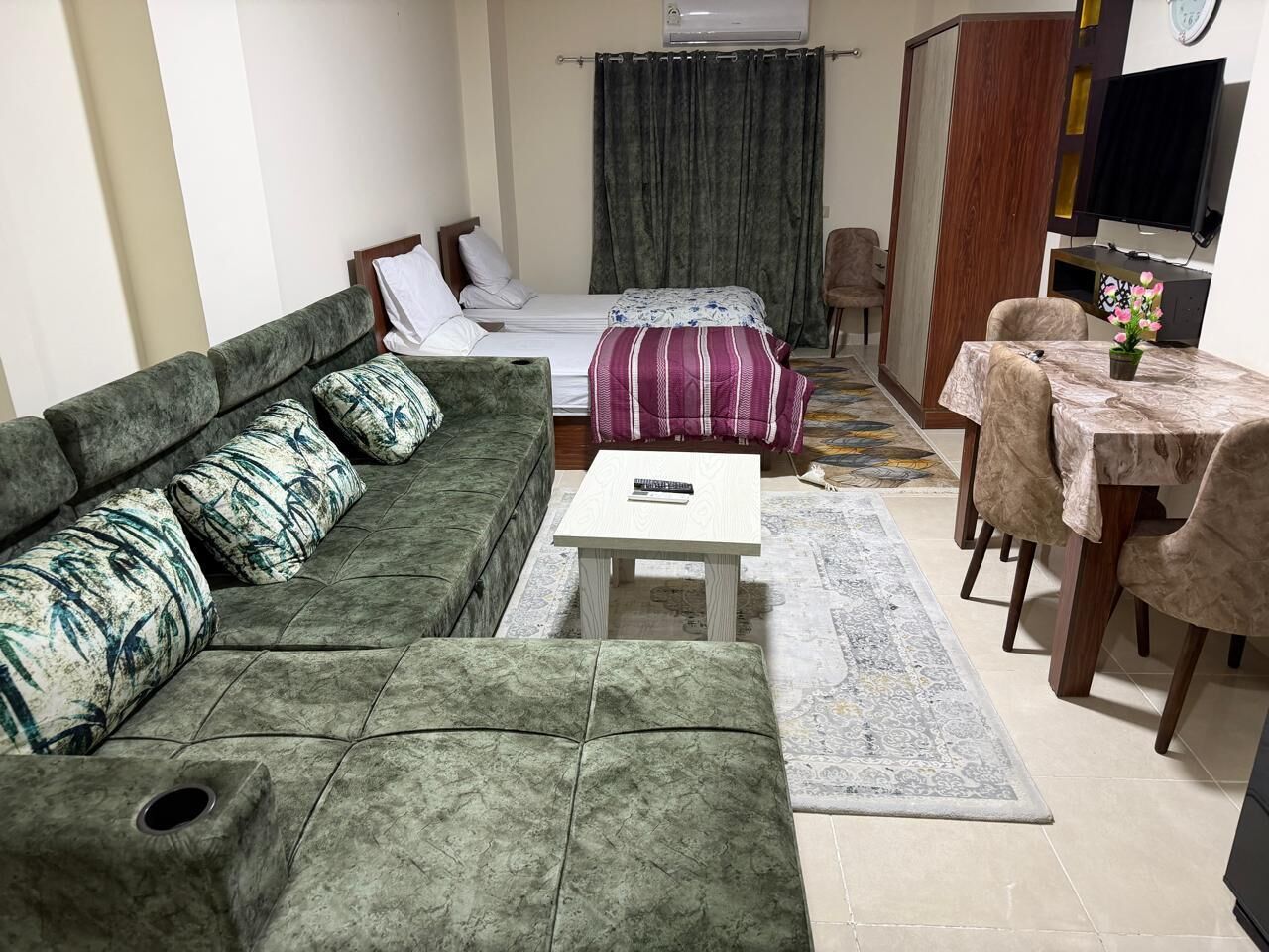 Room, 1 Bedroom, Accessible, Smoking | Living room