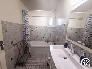 Bathroom - Le Micocoulier - COURNONSEC (COURNONSEC)