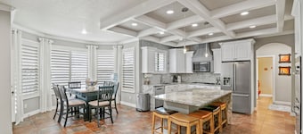 Spacious 6-bedroom house in gorgeous Saratoga Springs