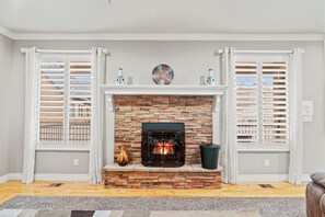 Interior - Spacious 6-bedroom house in gorgeous Saratoga Springs (Saratoga Springs)