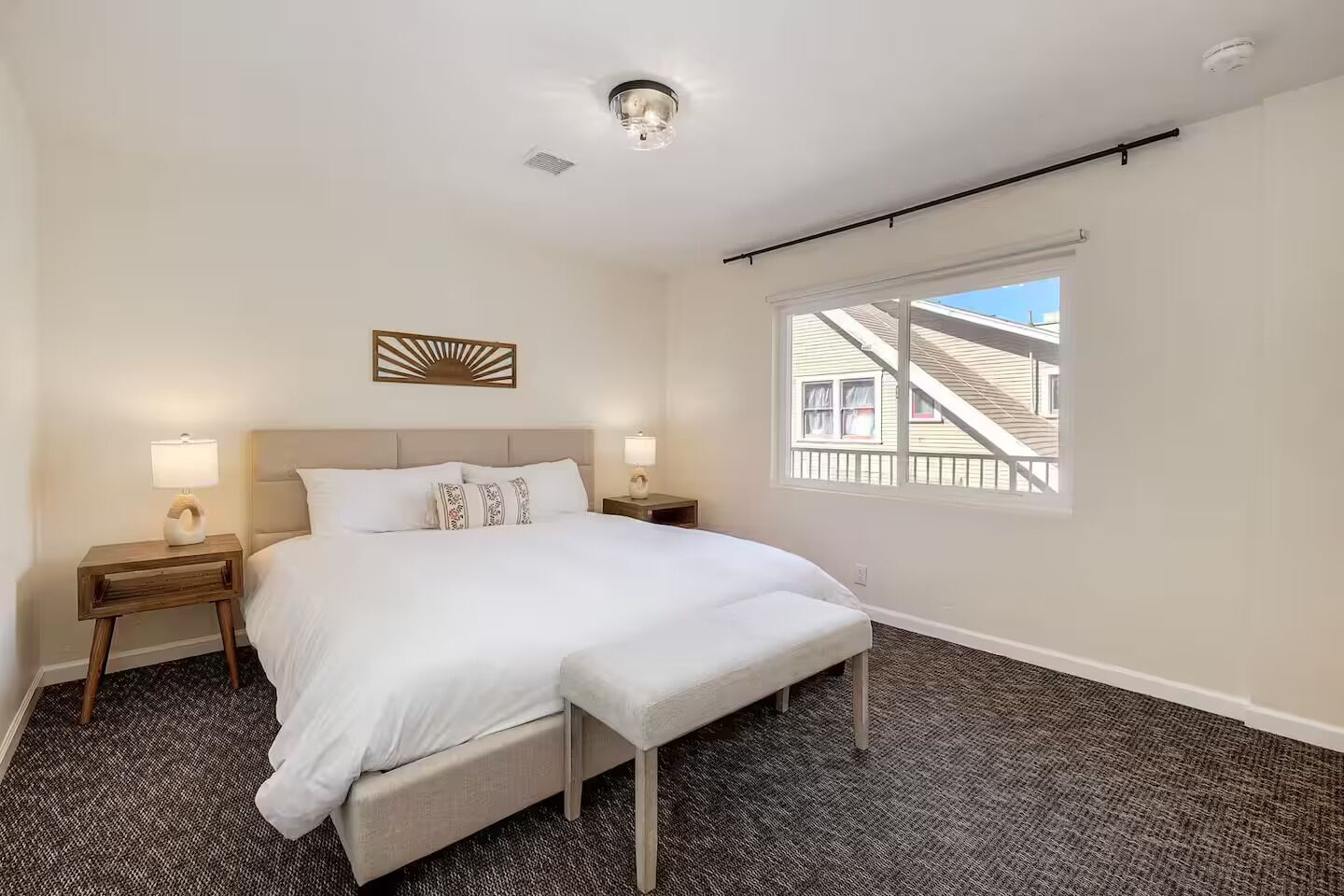 2 habitaciones, tabla de planchar con plancha, wifi y ropa de cama 