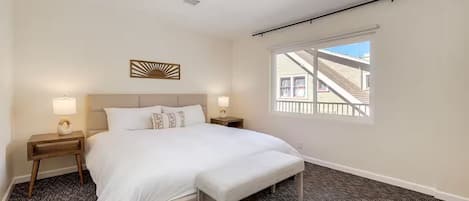 2 habitaciones, tabla de planchar con plancha, wifi y ropa de cama