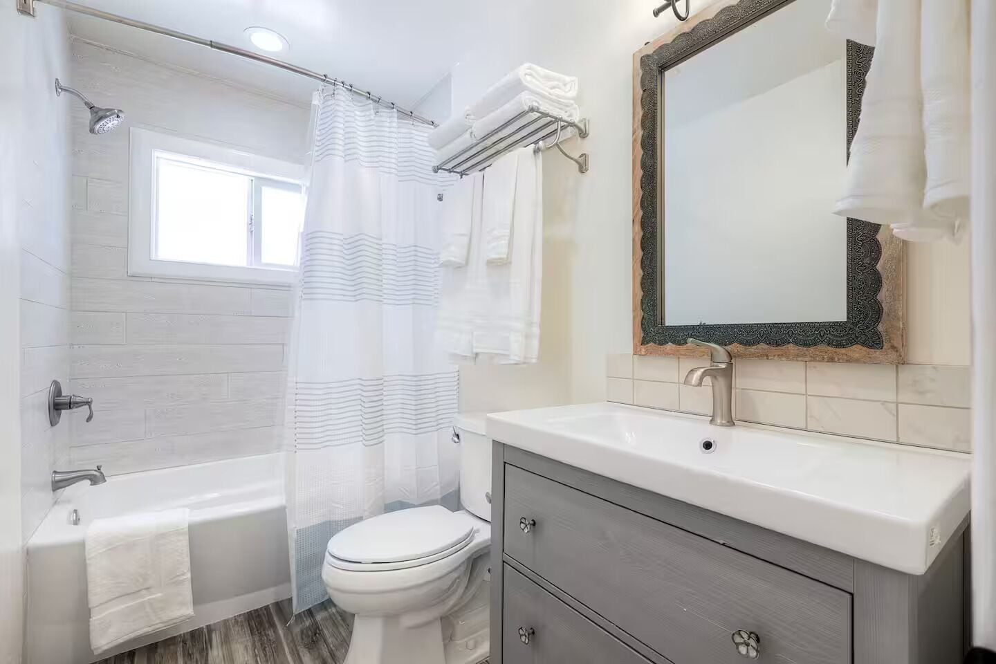 Een douche, een haardroger, zeep