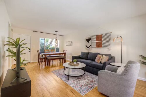 Walkable Hillcrest 2BR • Eat, Explore & Relax