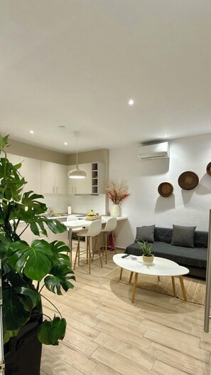 Comfort Apartment | Living area | Flat-screen TV