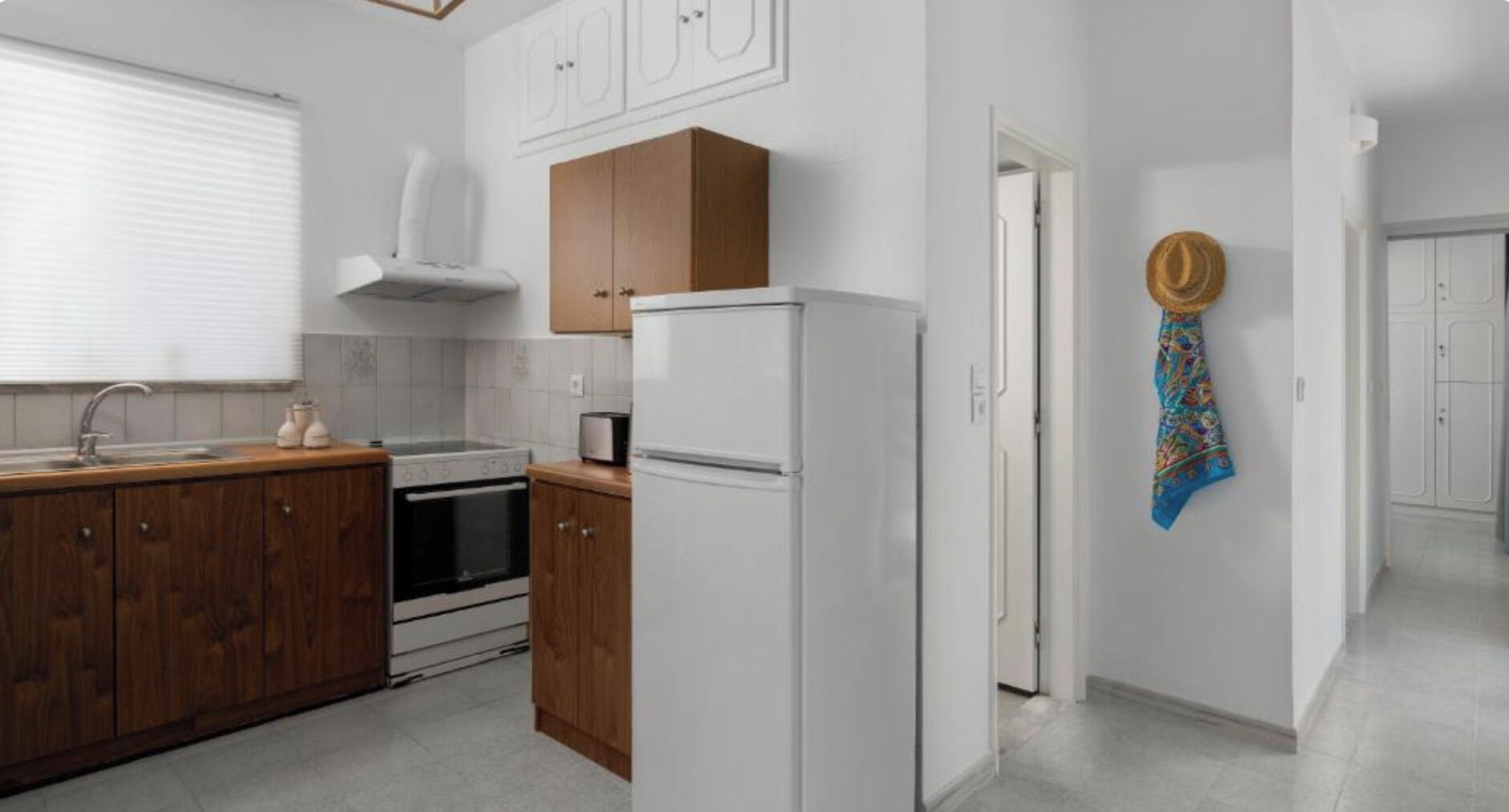 Family Apartment | Private kitchen | Fridge, oven, stovetop, electric kettle
