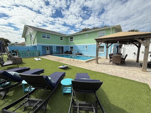 Large Groups - Beachside Fun Oasis - Cape Canaveral / Cocoa Beach, FL