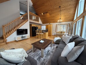 TV - The Beaver Den • Snowmobile & Ski Escape (Dysart Et Al)