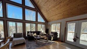 TV - The Beaver Den • Snowmobile & Ski Escape (Dysart Et Al)