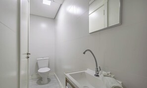 Bathroom - House w/ Terrace & BBQ 850m From the Beach Jsf0748 (Bombinhas)