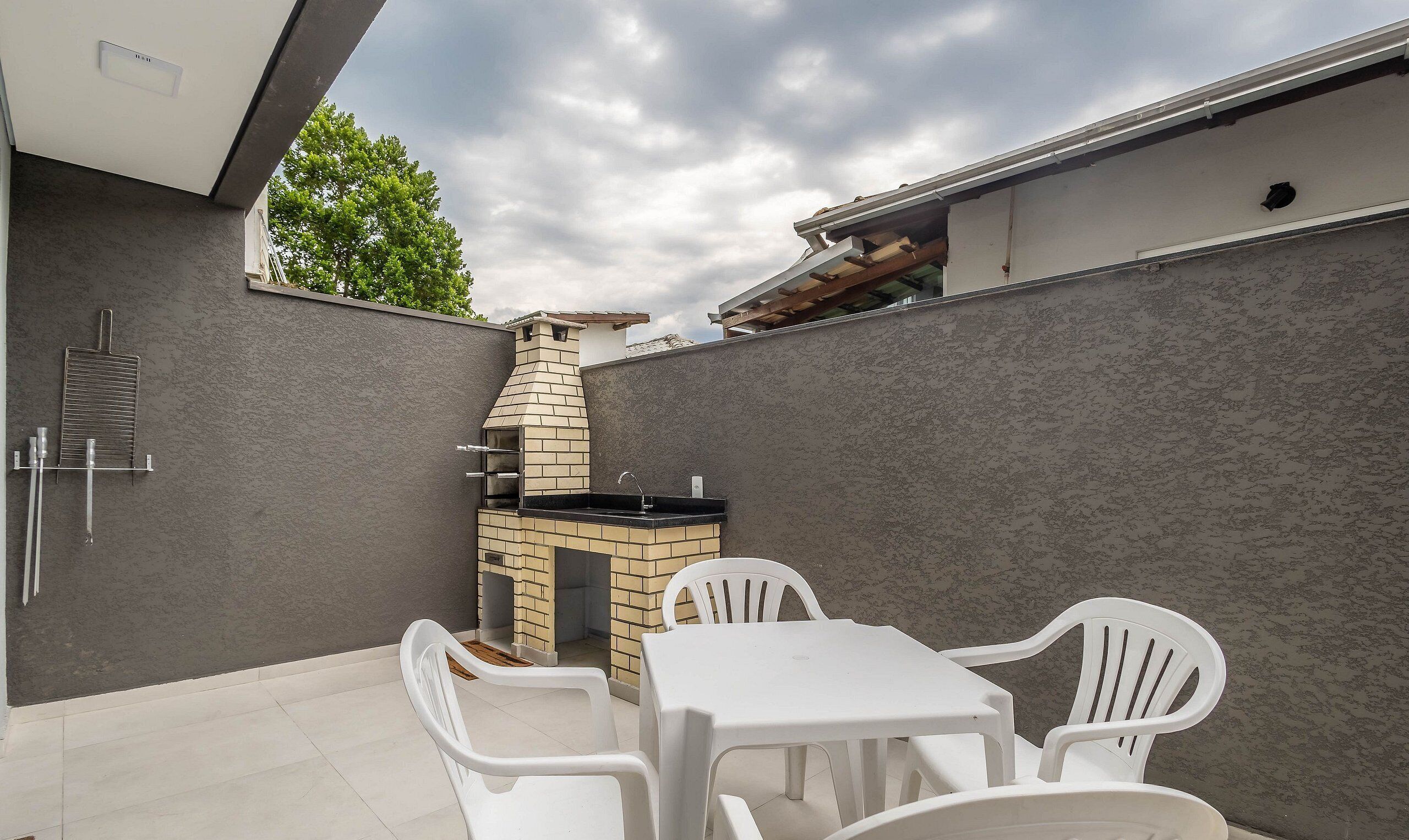 Basic Apartment | Outdoor dining