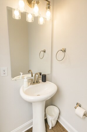 Hair dryer, towels - Charming 2BR Hoover Retreat w/ Easy Parking (Hoover)