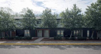 Charming 2BR Hoover Retreat w/ Easy Parking