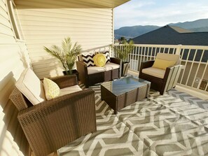 Terrace/patio - Modern Lake City Getaway (Penticton)
