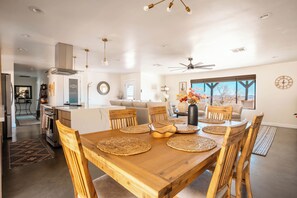 Seating for 10: 6 person dining room table & seating for 4 at island! - High-Desert Boulder Retreat | Breathtaking Sunrises, Pool, Spa & Panoramic Views (Yucca Valley)