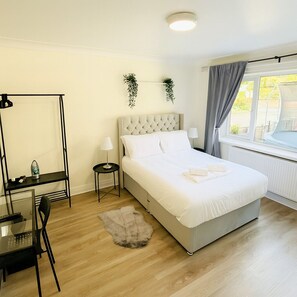 2 chambres, fer et planche à repasser, Wi-Fi gratuit, draps fournis