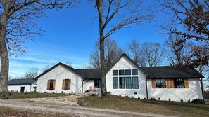 Exterior - Spacious and stylish farmhouse in peaceful Sparta, Tennessee (Sparta)