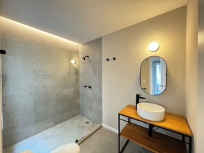 Shower, hair dryer, towels, soap - Anza by Oolena (Mexico City)
