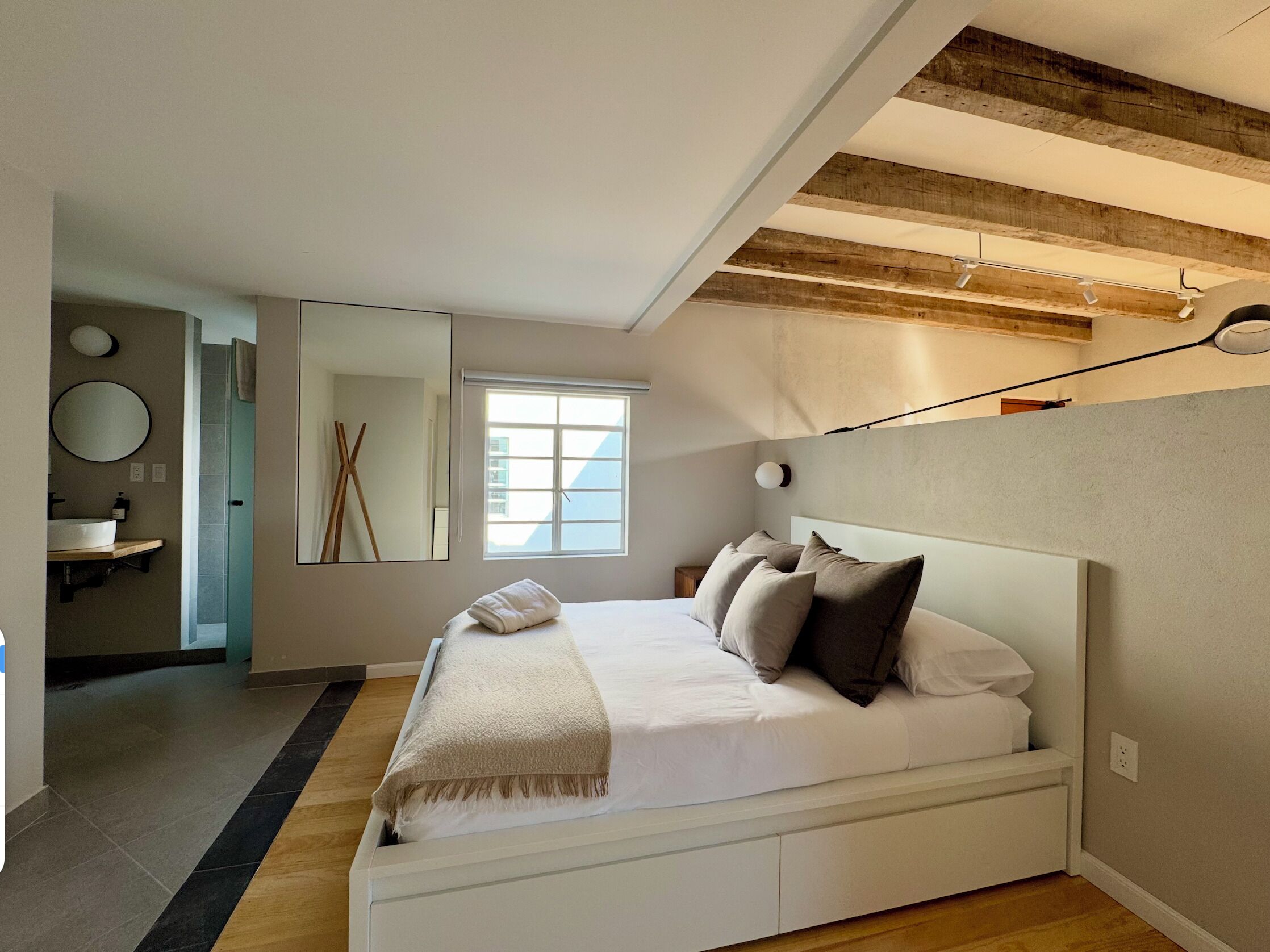Comfort Loft, City View | Desk, laptop workspace, free WiFi