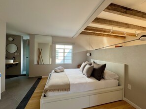 Comfort Loft, City View | Desk, laptop workspace, free WiFi, bed sheets