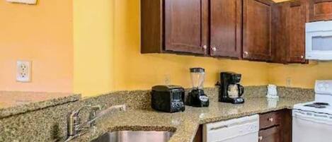 ثلاجة، ميكروويف، فرن، موقد طهي مسطح