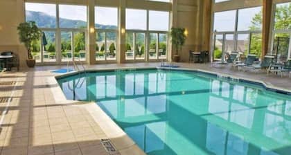 🌞Views! 2m2Ski! 1BR King Condo! OpenLR/DR/K! FP HPool,Jacuzzi, Gym+KidsStuff🌞!