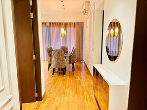 Dining - 27th Floor Luxury Stay at Luna Tower | Heart of Colombo 02 (Colombo)