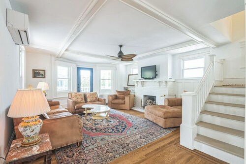 Ventnor 7 Bedroom Beach House 3-Min Walk to Ocean  Summer/ Full-Year Rental