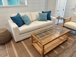 Televisor intel·ligent i taula de tennis de taula