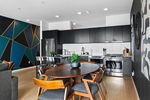 Fridge, microwave, oven, stovetop - Upscale Riverview Condo with Garage, Walk to Downtown (Nashville)