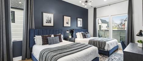 4 bedrooms, desk, WiFi, bed sheets